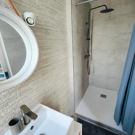 Self-checkin Town House - To Rent In A Beautiful Modern Town House - Not A - Location De Avec Arrivee En Autonomie - Extra Fee For Sheets And Towels - Private Parking - Check Your Plateform Inbox And Follow Check-in Instructions Pansiyon Saint-Romain-en-Gal
